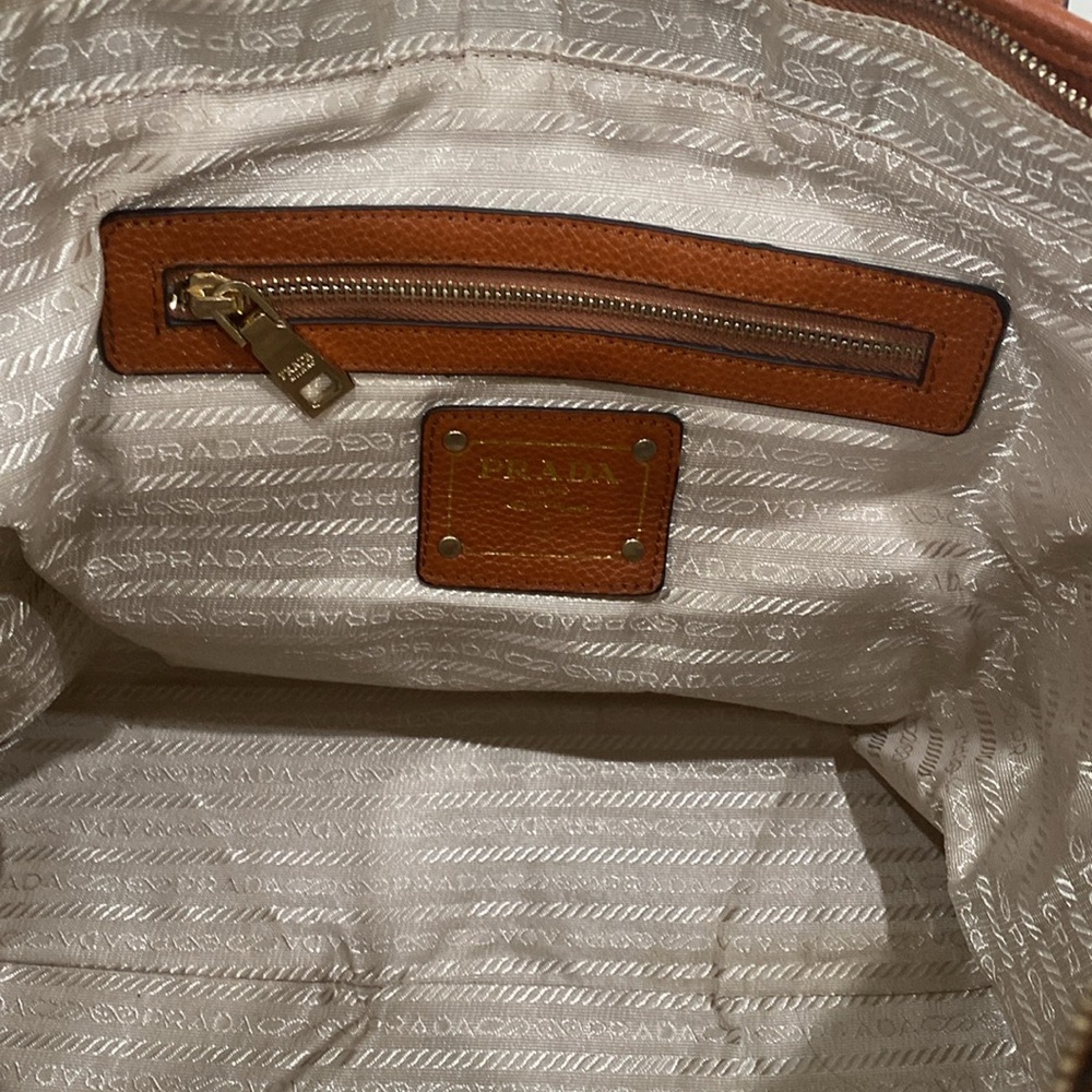 Vintage Prada brown cognac Vitello Daino leather top zip Tote ๐ made in Italy - Picture 15 of 16